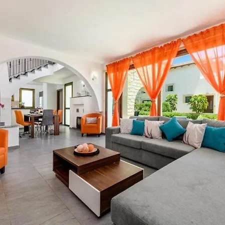 Villa Nissi Beach With Pool Ayia Thekla 